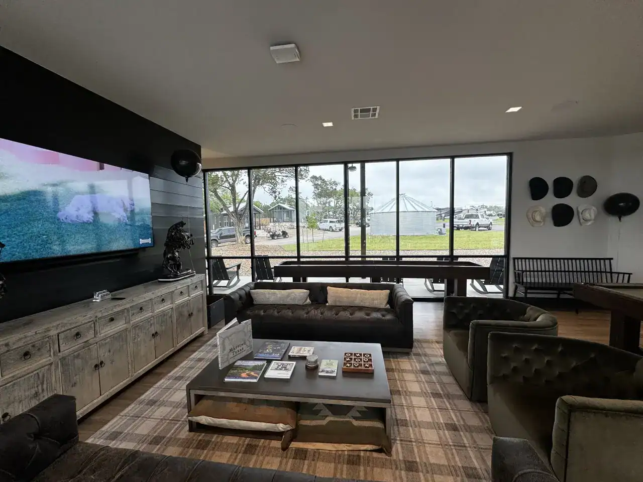 The lounge at Horseshoe Ridge RV Resort